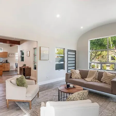 Stylish 4Br Home Prime Location Hancock Park
